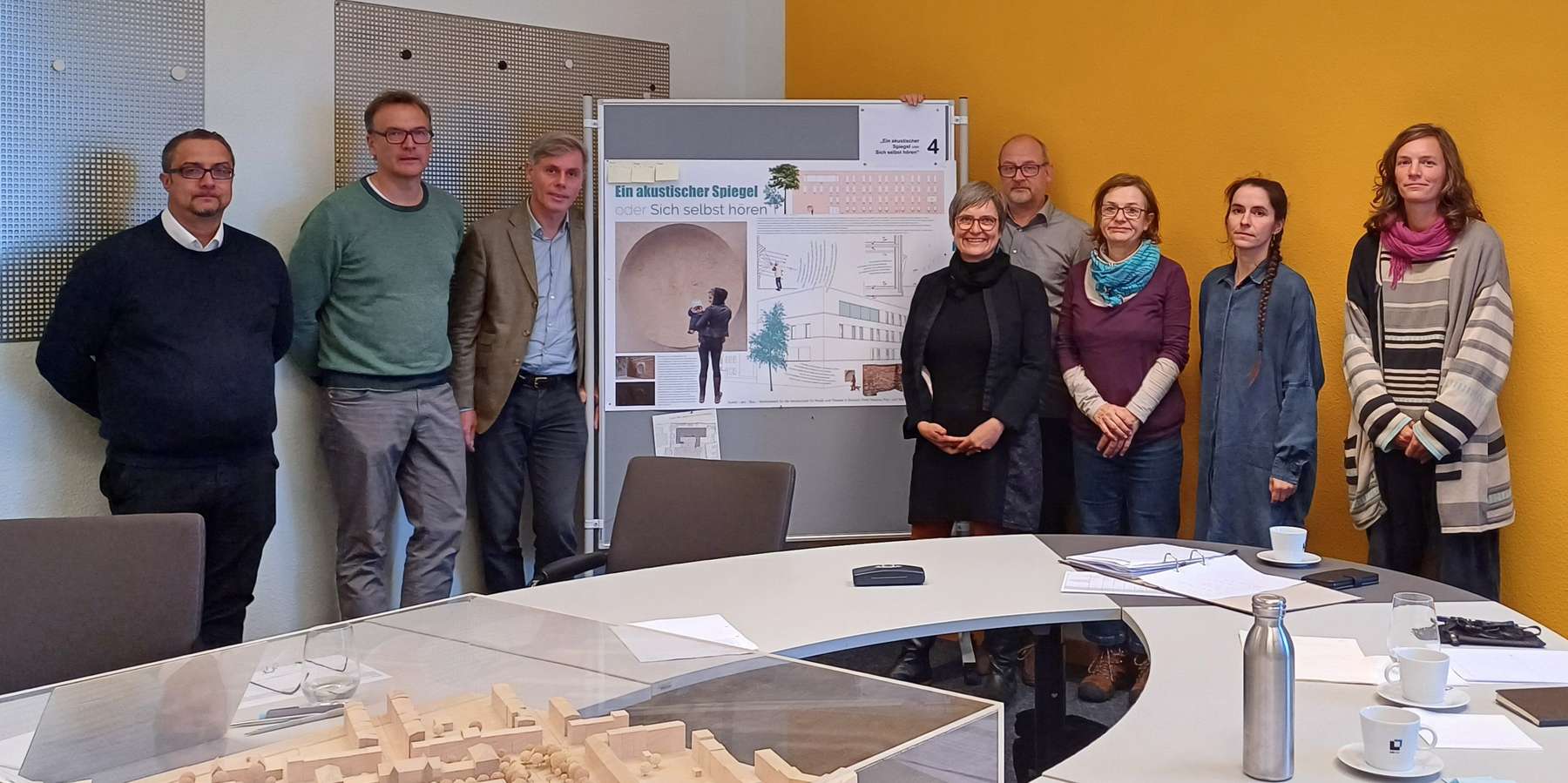 Das Preisgericht entschied sich für den Entwurf  Ein akustischer Spiegel oder Sich selbst hören  der Bildhauerin Barbara Wetzel. © 2024 SBL Rostock