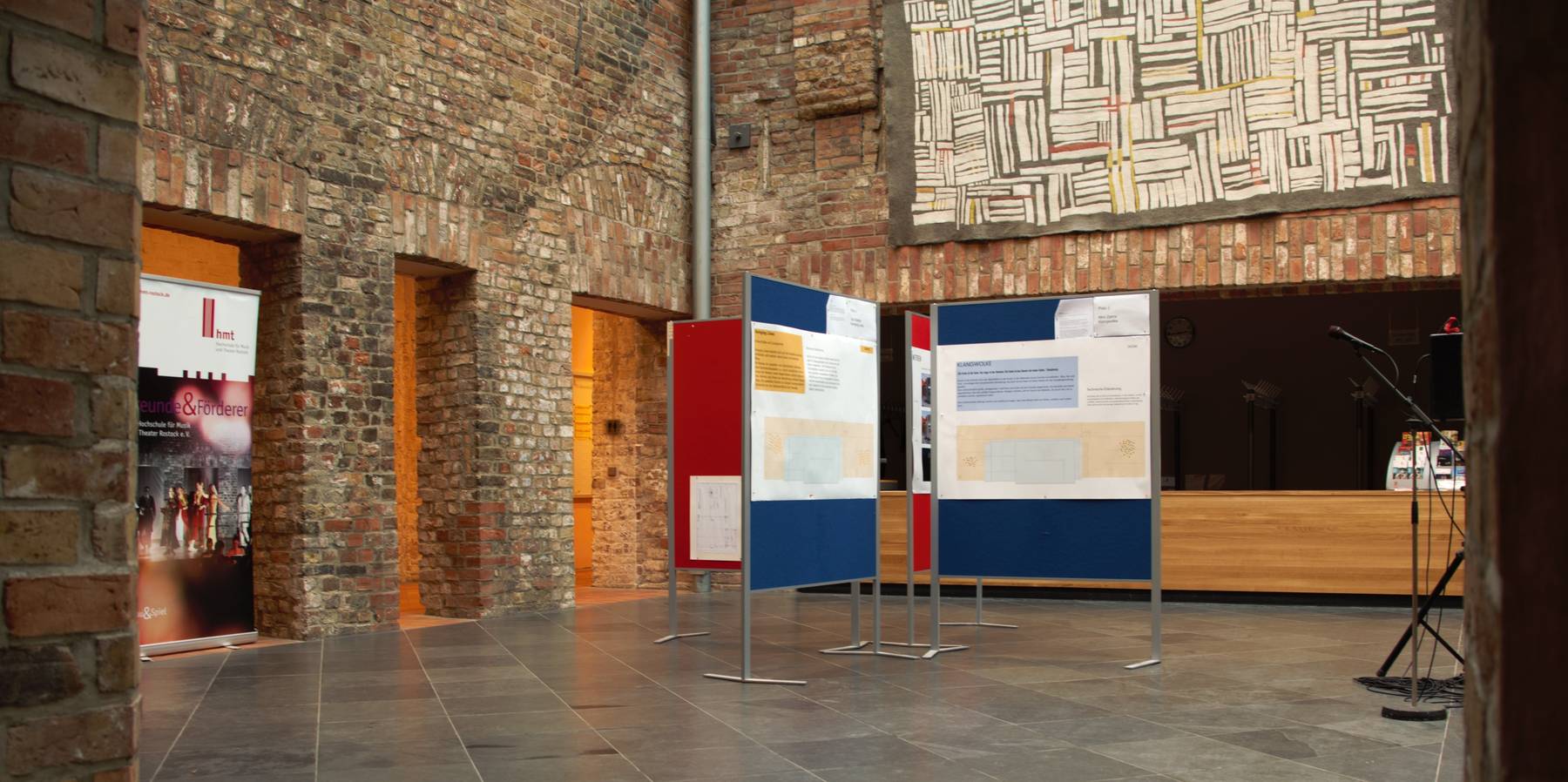 Die Ausstellung kann noch bis 10.12. 2024 in der hmt besucht werden. © 2024 SBL Rostock