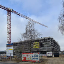 Blick auf die Baustelle des Neubaus Polizeizentrum Neubrandenburg © 2025 SBL Neubrandenburg