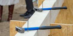 Hammer! Der Nagelbalken steht bereit. © 2025 SBL Rostock
