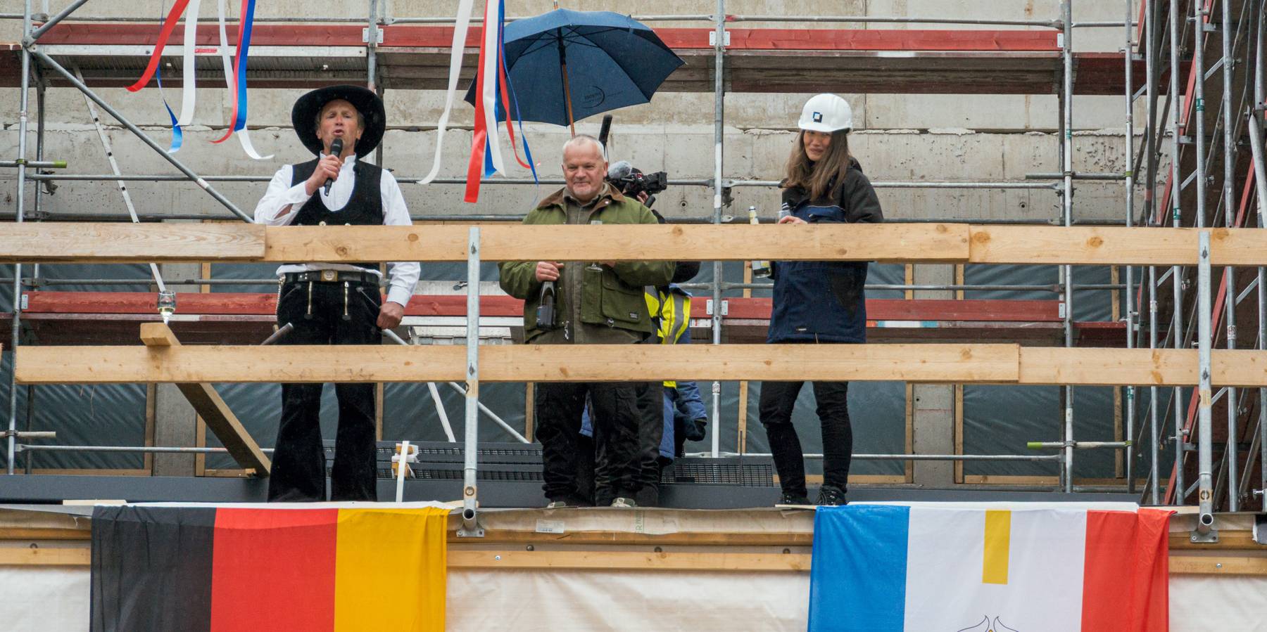 Richtspruch! Auf dem Dach des Lehrgebäudes. © 2025 SBL Rostock