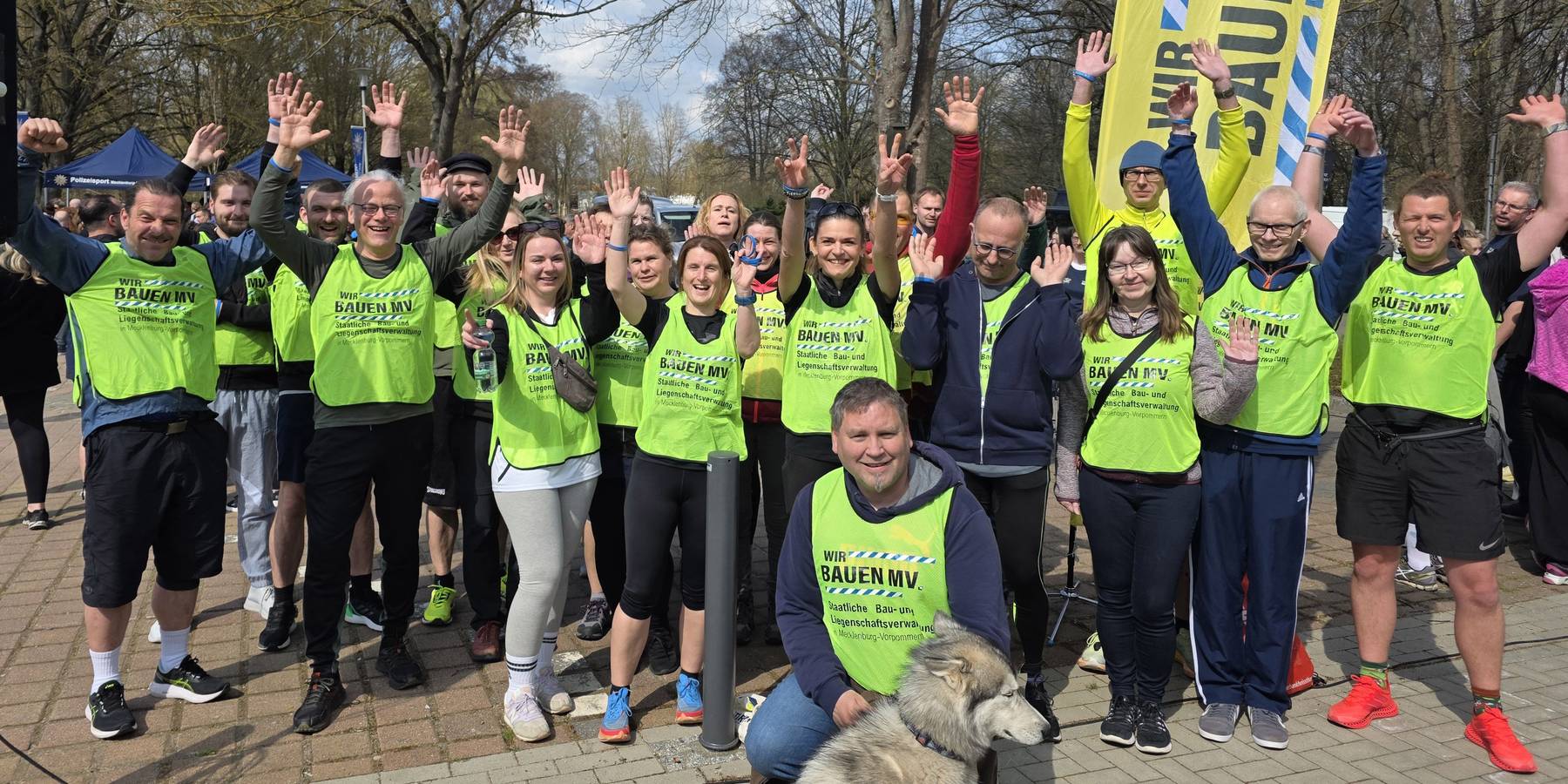 das Team des SBL Neubrandenburg vor dem Start des 3. Office Charity Run © 2025 SBL Neubrandenburg
