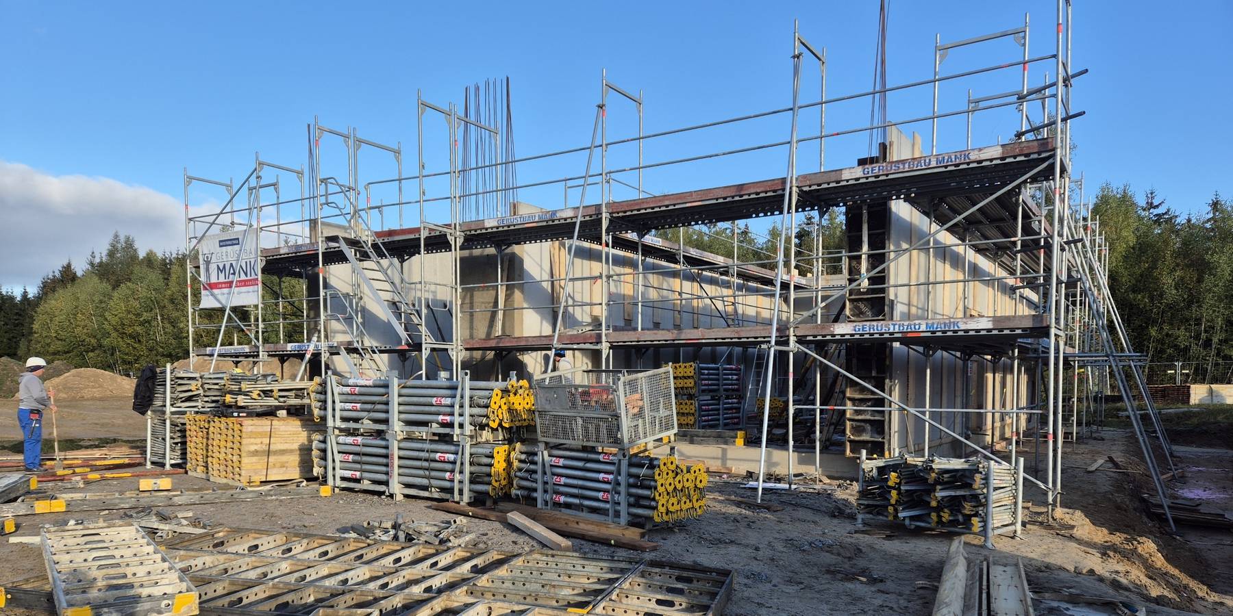 Stützen und Schalungselemente für die Stahlbetonarbeiten © 2025 SBL Rostock