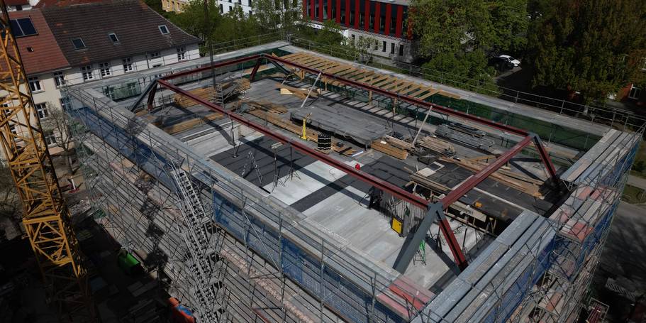 Die (Stahl)Balken sind gerichtet © 2025 SBL Rostock