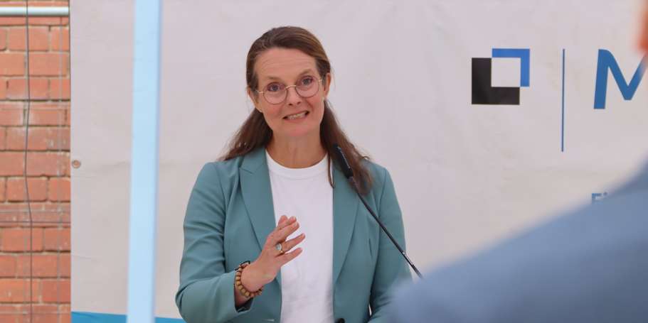 Grußwort der Wissenschaftsministerin Bettina Martin © 2025 Christian Hoffmann (Finanzministerium M-V / sbl-mv)