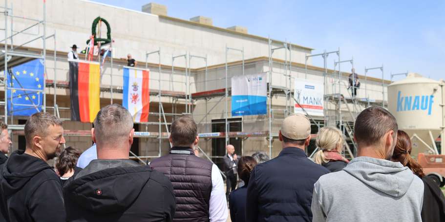 Das Richtfest fand am 14. Mai 2025 statt. © 2025 Christian Hoffmann (SBL-MV / Finanzministerium MV)