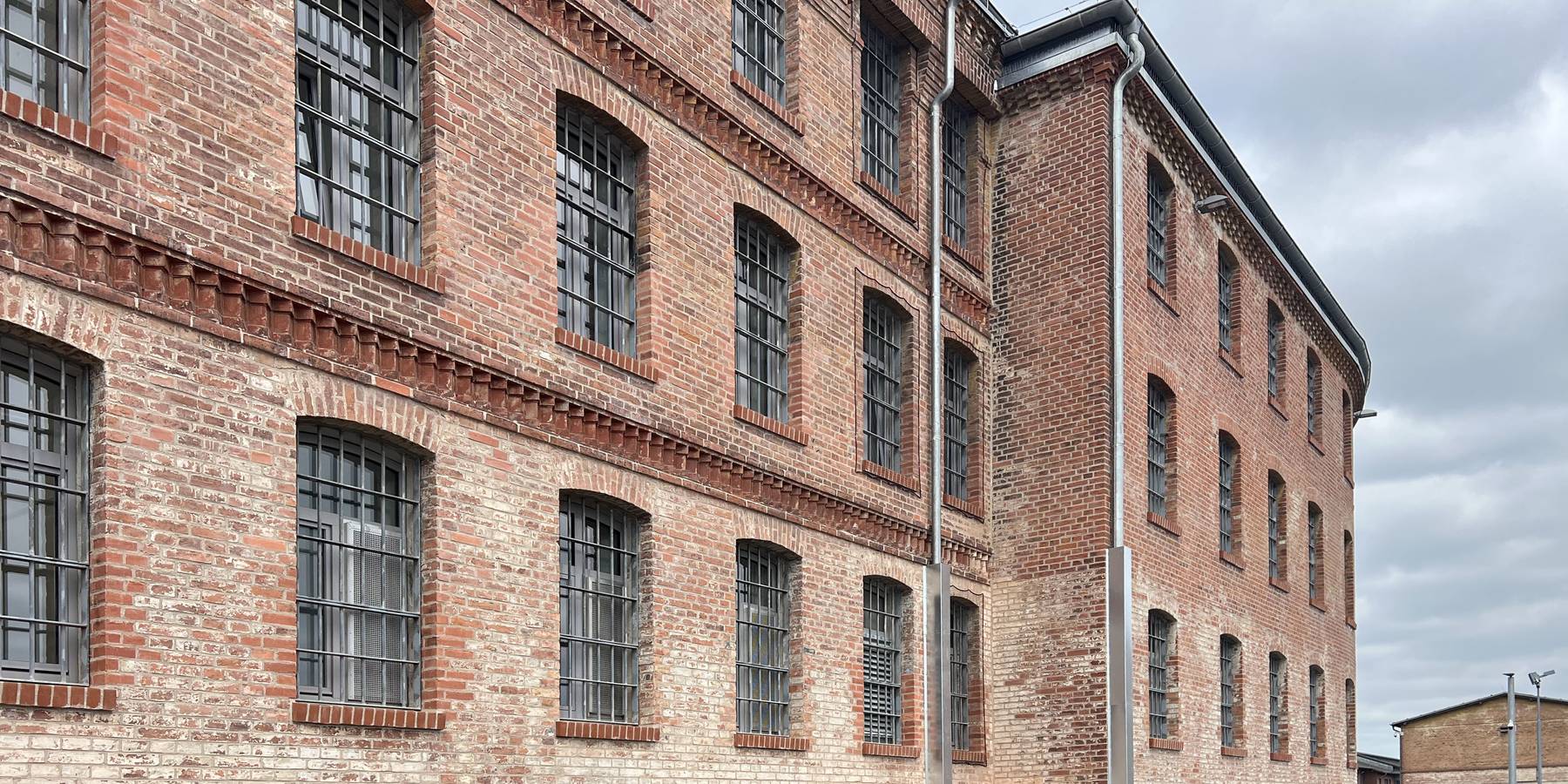 Sanierte Klinkerfassade des Hafthauses B © 2025 Staatliches Bau- und Liegenschaftsamt Neubrandenburg