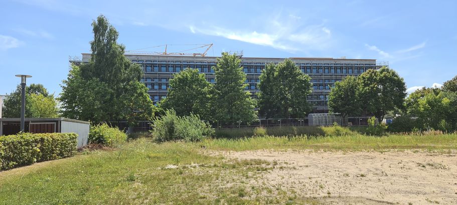 Blick auf die Nordansicht des Polizeizentrums © 2025 Staatliches Bau- und Liegenschaftsamt Neubrandenburg