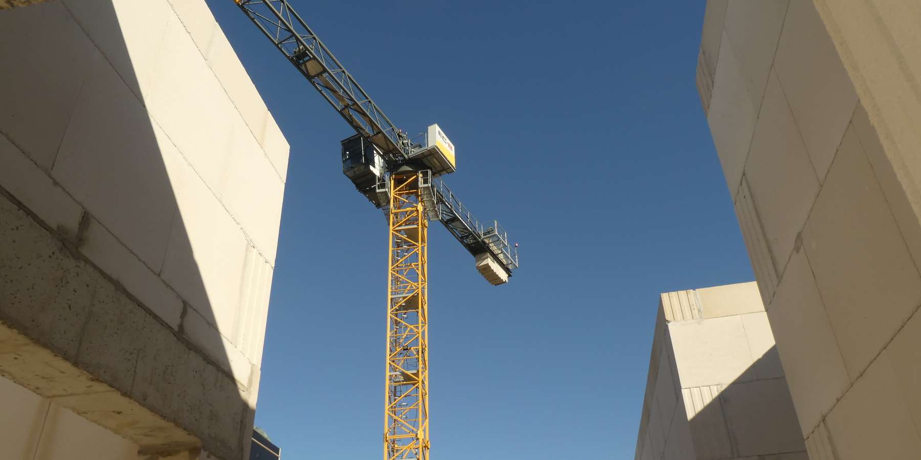 Der Turmdrehkran der Baustelle © 2025 SBL Rostock