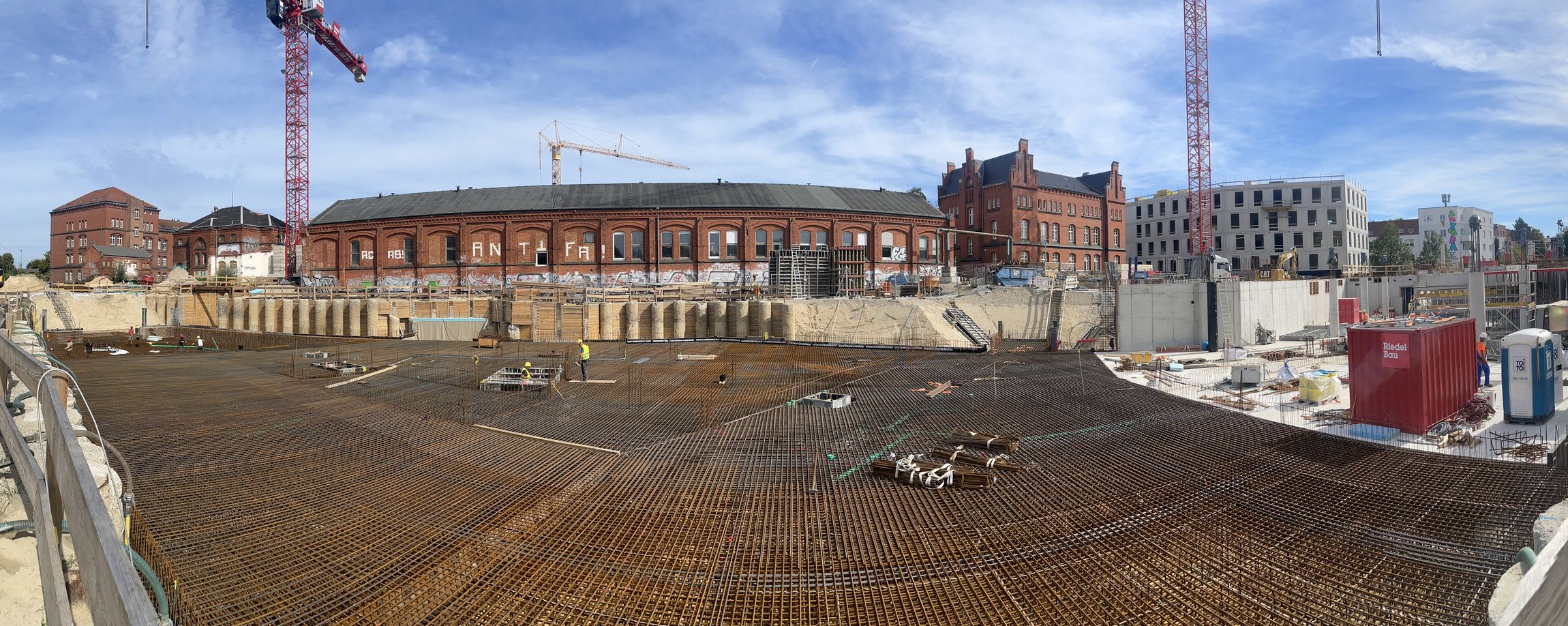 Grundsteinlegung und Richtfest am selben Tag ©2025 SBL Rostock