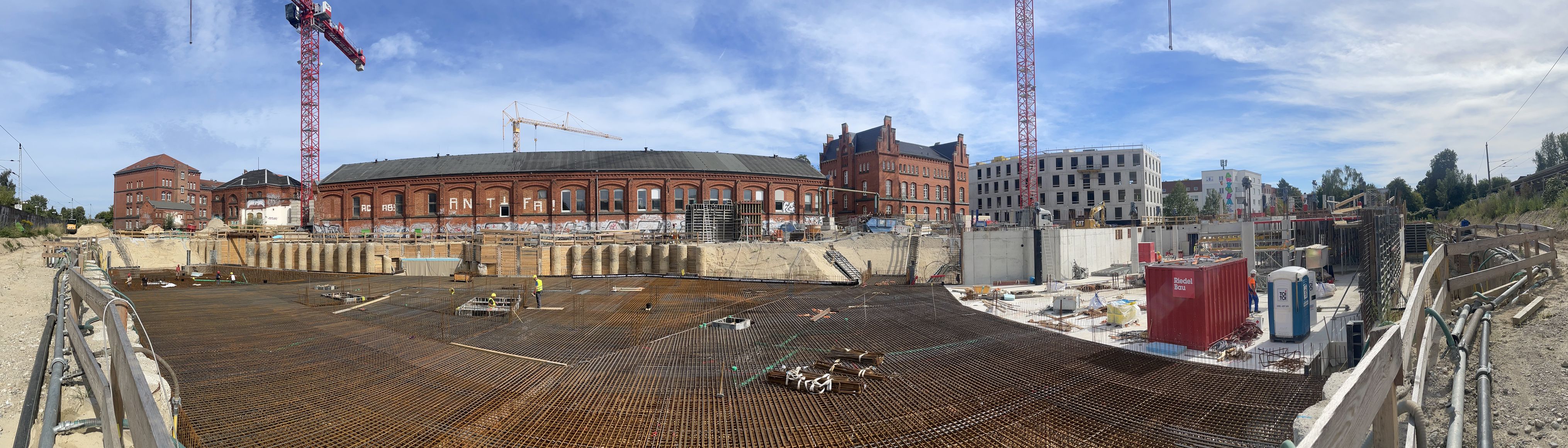Grundsteinlegung und Richtfest am selben Tag ©2025 SBL Rostock