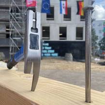 Gleich doppelt Grund zur Freude: Richtfest und Grundsteinlegung an einem Tag. © 2025 SBL Rostock