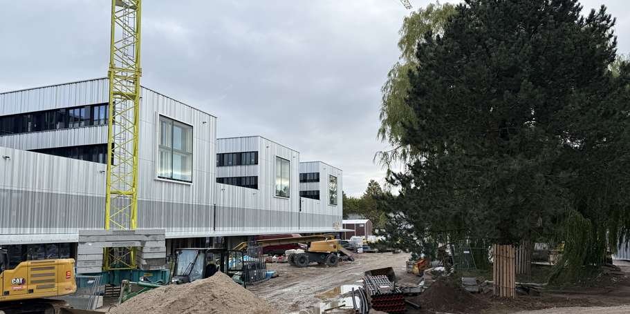 Besichtigung des neuen Hochschulcampus am 17.09.2025 – hier soll im kommenden Jahr Kunst zu sehen sein © 2025 SBL Rostock Wibke Lunow