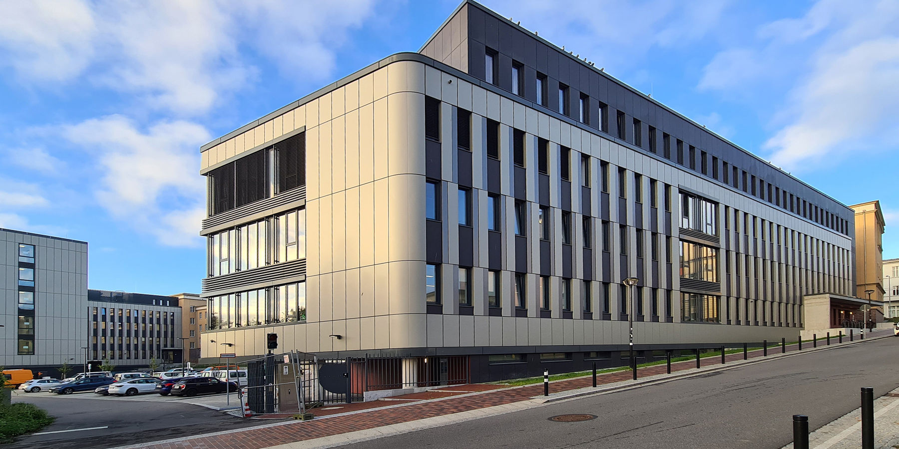 Haus 5 Am Güterbahnhof, links Blick auf Haus 4 © 2025 SBL Neubrandenburg