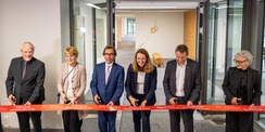 Leiter SBL NB Jens Rott, Bibliotheksleiterin Heike Lebert, Rektor Prof. Dr. Gerd Teschke, Ministerin Bettina Martin, Reimar Herbst  und Angelika Kunkler vom Architekturbüro HerbstKunklerArchitekten von links nach rechts © 2025 Tina Tammling/STEFFEN-MEDIA