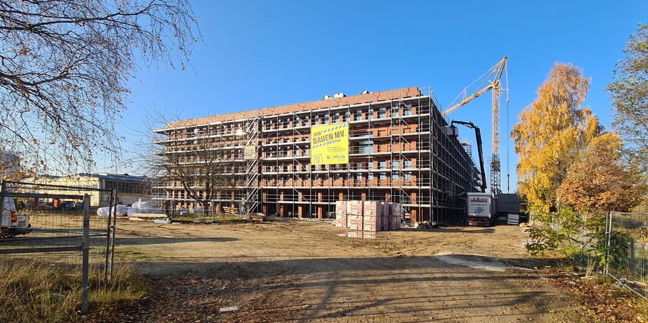 Blick auf die Ost-/Nordansicht © 2025 SBL Neubrandenburg