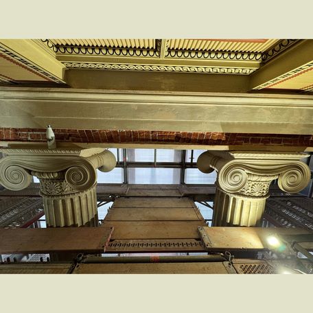 Unter dem Dach im Portikus © 2025 SBL Schwerin