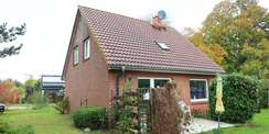 Blick auf das Einfamilienhaus aus südlicher Richtung © 2025 SBL-MV