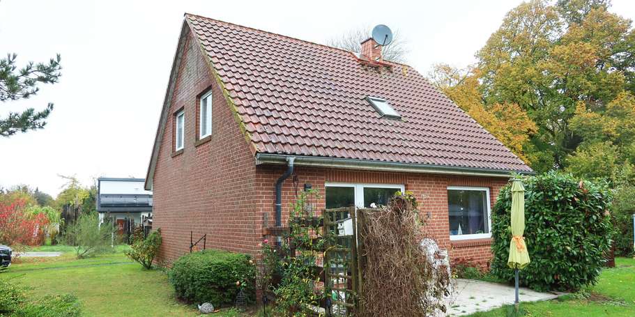 Blick auf das Einfamilienhaus aus südlicher Richtung © 2025 SBL-MV