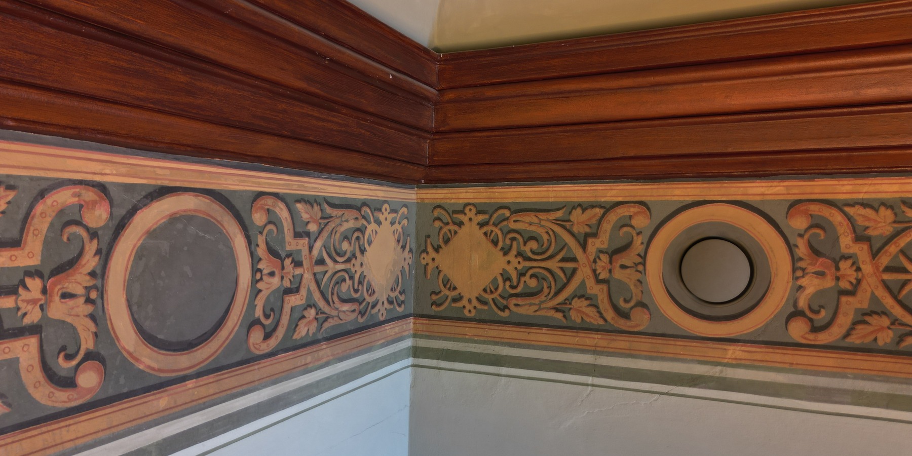 Wandfries mit Lüftungsöffnungen © 2026 Christian Hoffmann (SBL-MV / Finanzministerium MV)