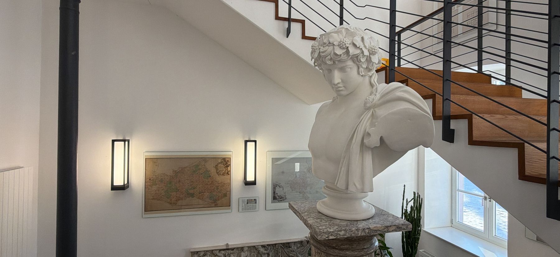 Auf dem Sockel: Antinoos, ein Günstling Hadrians © 2026 Christian Hoffmann (SBL-MV / Finanzministerium MV)