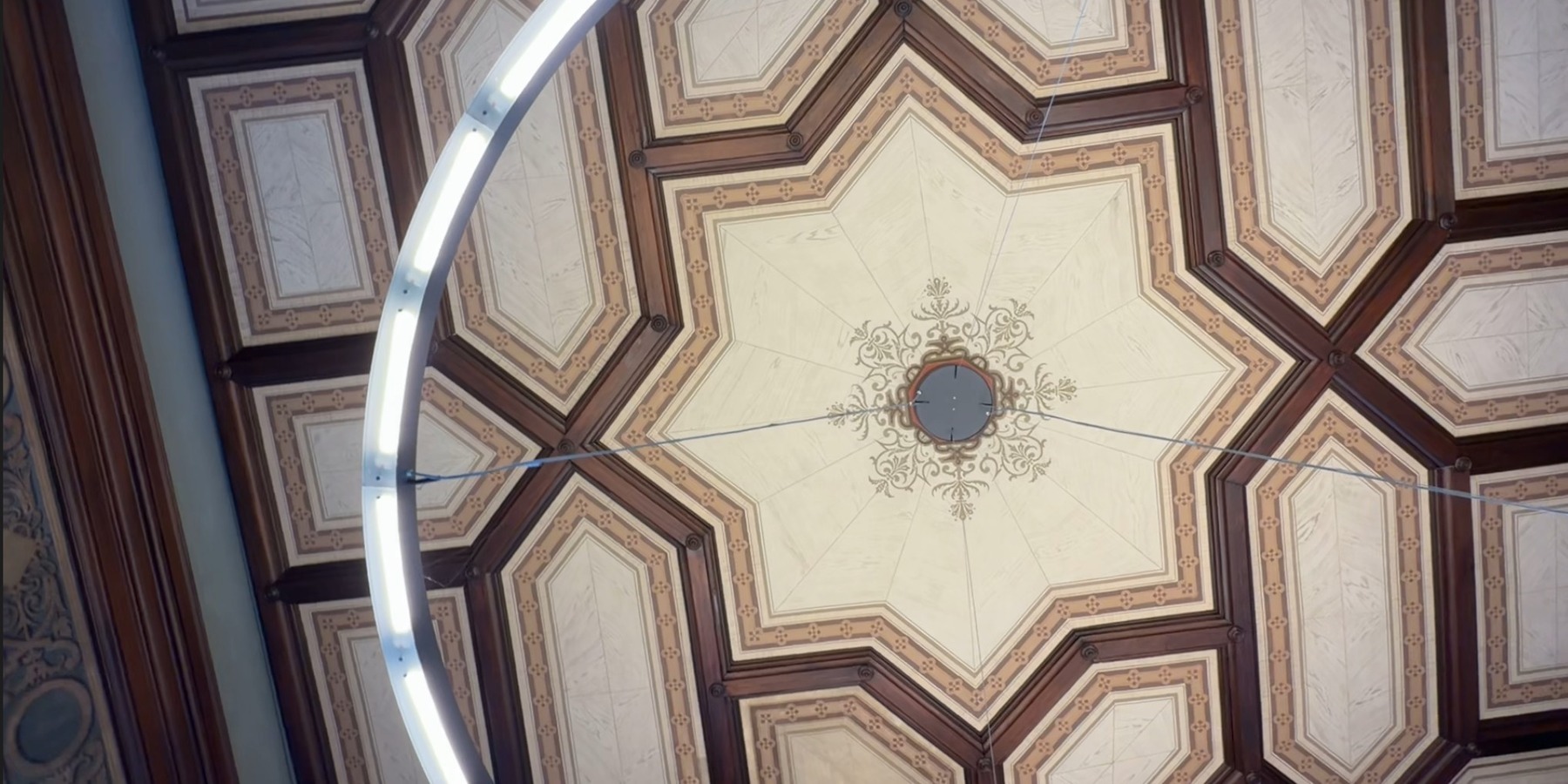 Kassettendecke des historischen Großen Saals © 2024 Christian Hoffmann (SBL-MV / Finanzministerium MV)