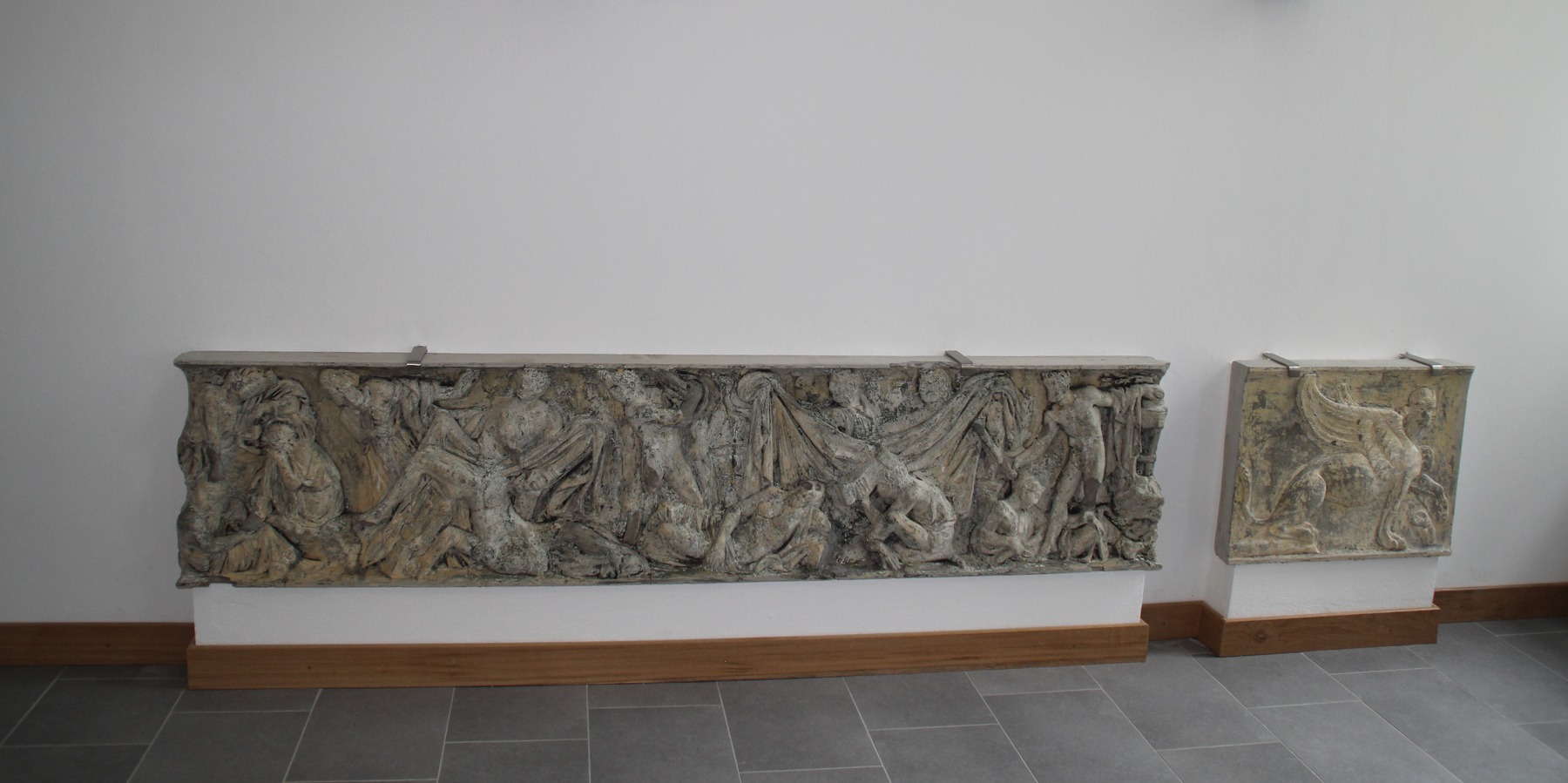 Kopie des Orest-Sarkophags, dessen Original zur Sammlung des Vatikans gehört © 2026 SBL Neubrandenburg