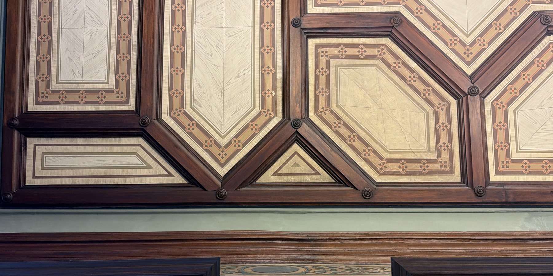 sanierte Kassettendecke des Großen Saales © 2026 Christian Hoffmann (SBL-MV / Finanzministerium MV)