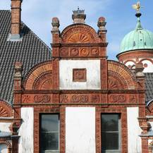 Teil der Fassade mit Terracotten © 2026 SBL Schwerin