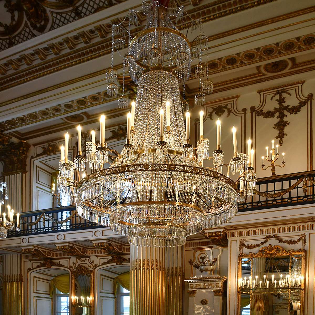 Kronleuchter wieder restauriert © 2026 SBL Schwerin