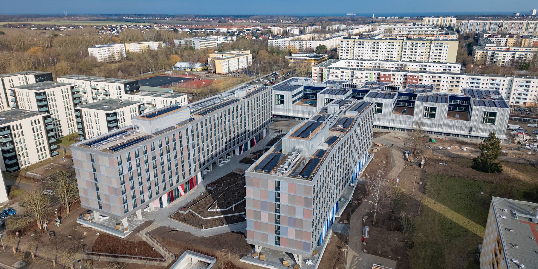 Blick auf den Campus aus Südöstlicher Richtung © 2026 Christian Hoffmann (SBL-MV / Ministerium für Finanzen und Digitalisierung MV)