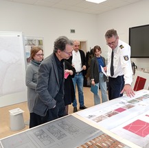 Das Preisgericht im anregenden Gespräch. © 2026 SBL Neubrandenburg