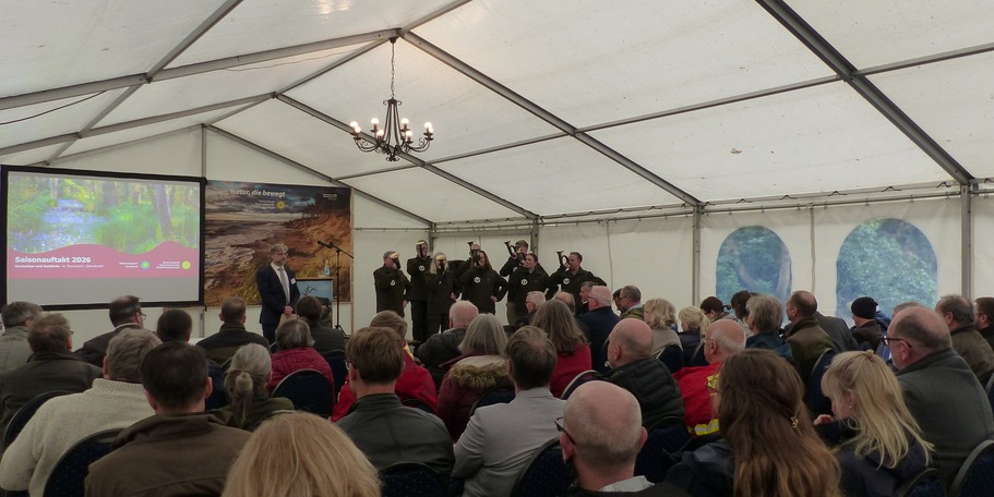 Jagdhornbläser*innen eröffnen den traditionellen Saisonauftakt © 2026 SBL Greifswald