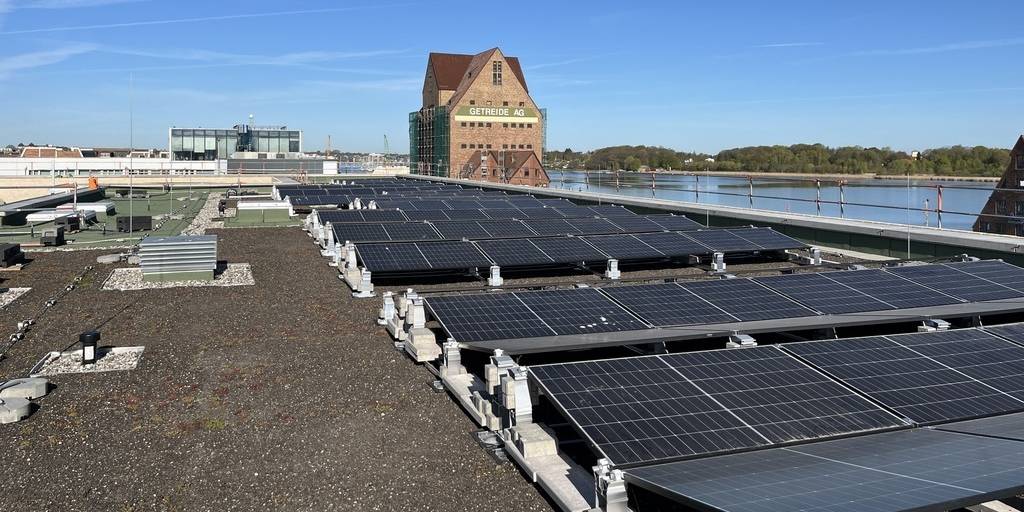 Photovoltaikanlage auf dem Dach © 2026 Heike Wehrle SBL Rostock