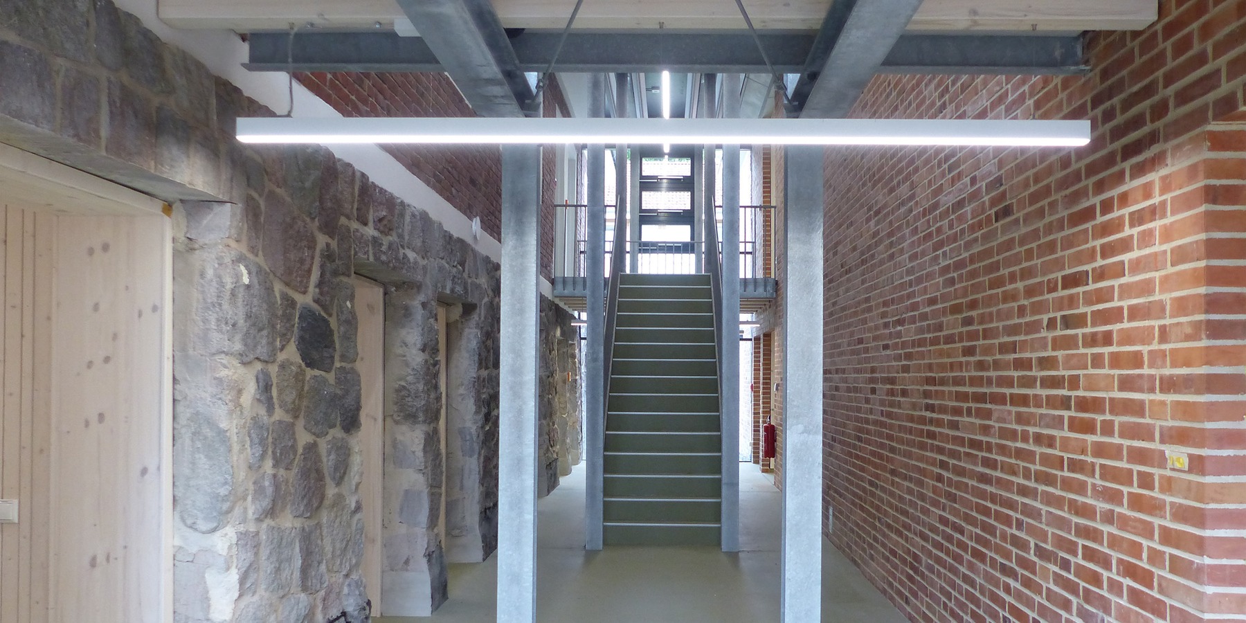 Verbinder im Untergeschoss -  Fuge  zwischen Altbau und Neubau © 2026 SBL Greifswald