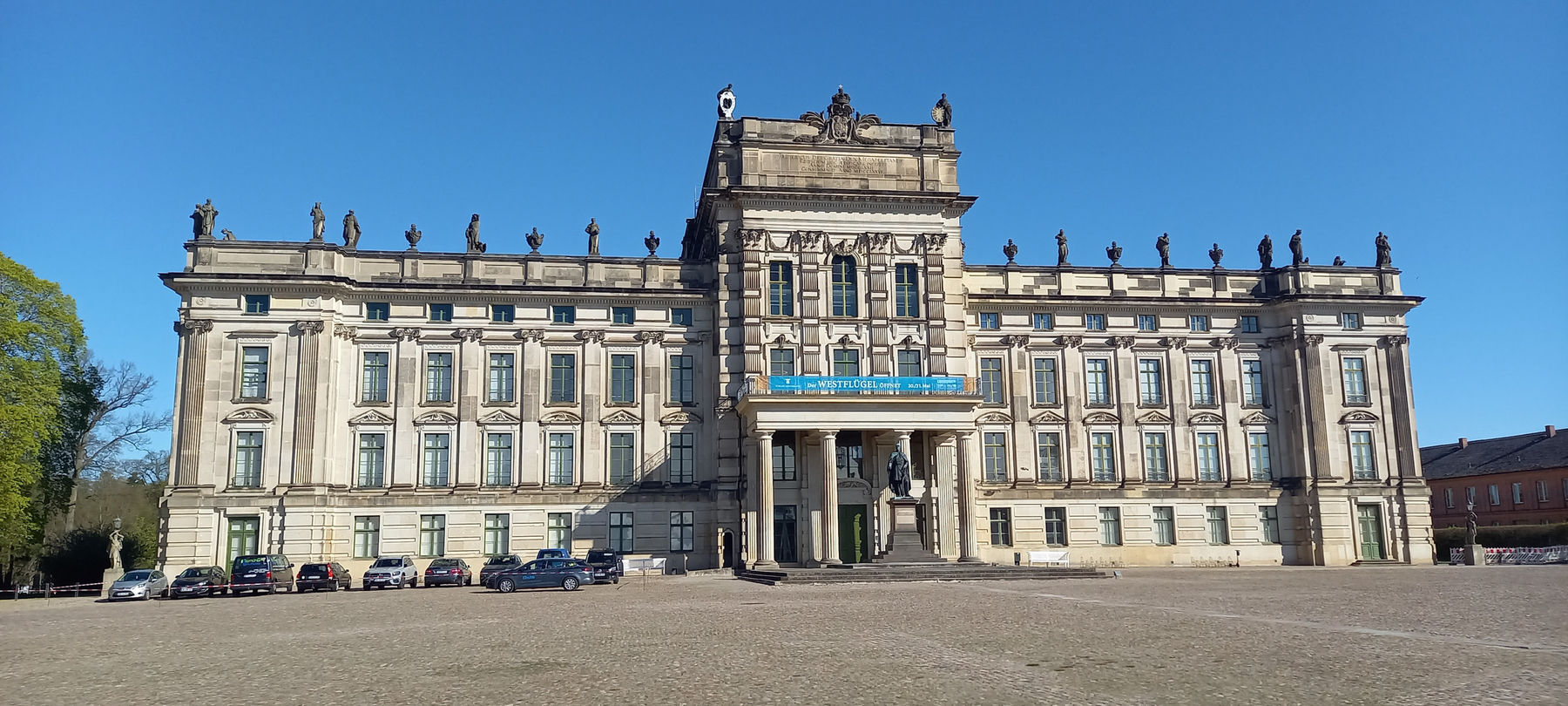 Glänzend! Schloss Ludwigslust vom Schlossplatz aus gesehen. © 2026 SBL Schwerin