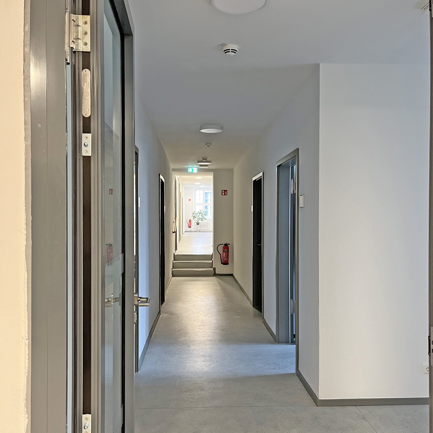 Domstr. 9 - Flur im Obergeschoss mit Blick bzw. Durchgang zur Domstr. 10 © 2026 SBL Greifswald