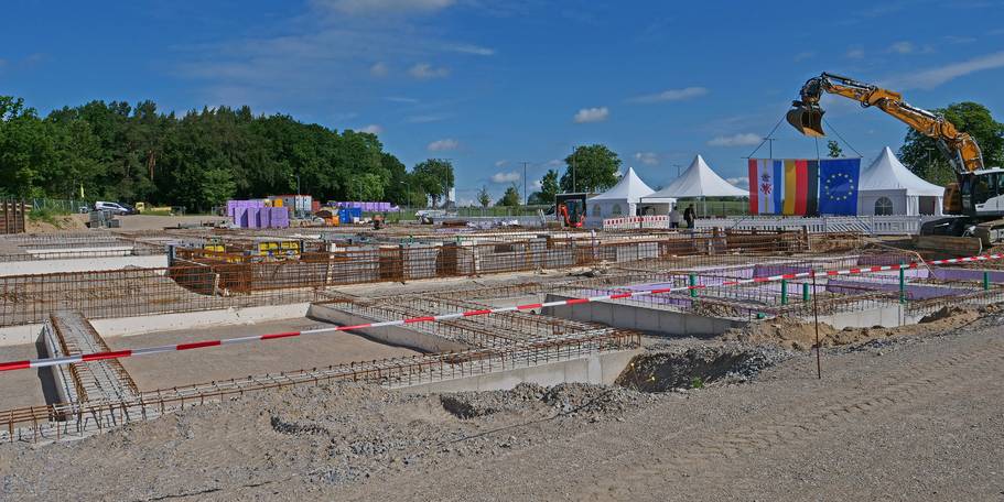 Blick auf das Baufeld: Hier entsteht derzeit die neue Raumschießanlage. © 2026 SBL Neubrandenburg