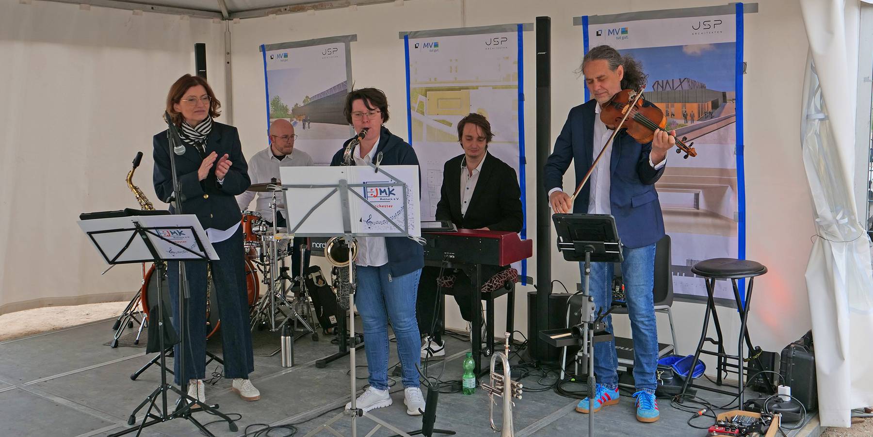 Musikalische Umrahmung des Jugend-Musikkorps Rostock e.V.  © 2026 SBL Neubrandenburg