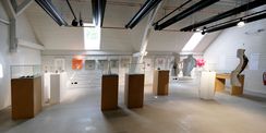 Blick in einen Ausstellungsraum © 2026 SBL Schwerin
