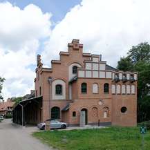 Giebelansicht von der Straßenseite © 2026 SBL Schwerin