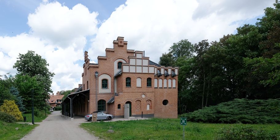 Giebelansicht von der Straßenseite © 2026 SBL Schwerin
