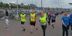 Zieleinlauf Team  EU-weite Vergabe : Stefan Herold, Bobby Hempel, Anne Breuer (vorn) Claudia Zernahle (hinten). © 2026 SBL Rostock