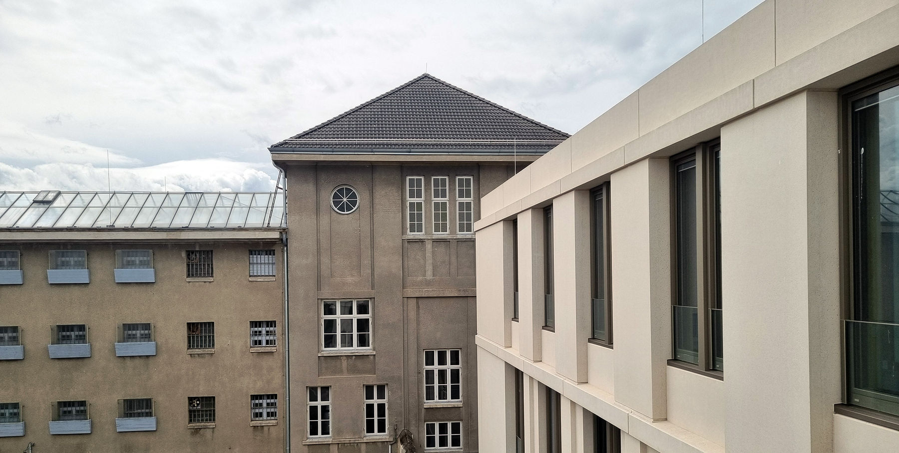 Ansicht des Altbaus und Neubaus © 2026 SBL Schwerin