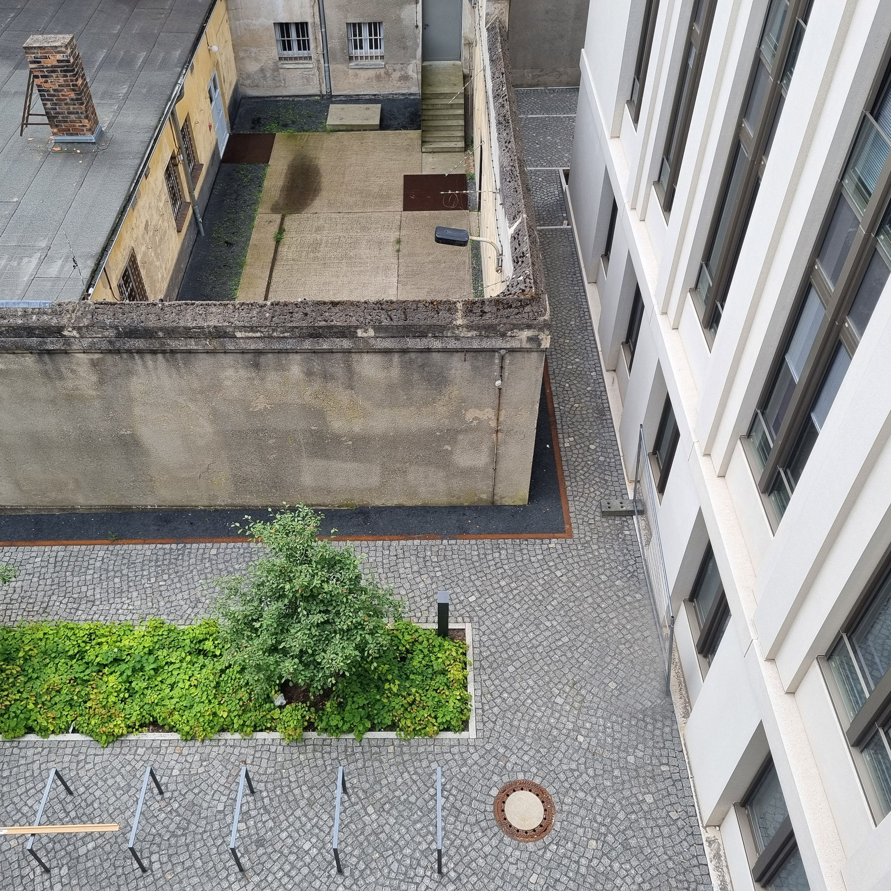 Blick in den Hof mit Museumteil (Gefängnis) © 2026 SBL Schwerin