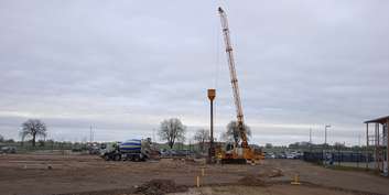 Einrichtung Baufeld und Pfahlbohrgerät für die 180 Atlas-Bohrpfähle, November 2025 © 2026 SBL Neubrandenburg