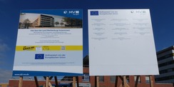 Bauschild mit Informationen zum Bauvorhaben © 2026 SBL Greifswald