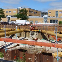 Baustelle - Bautenstand im Juli 2026 - Baugrube mit Verbau © 2026 SBL Greifswald