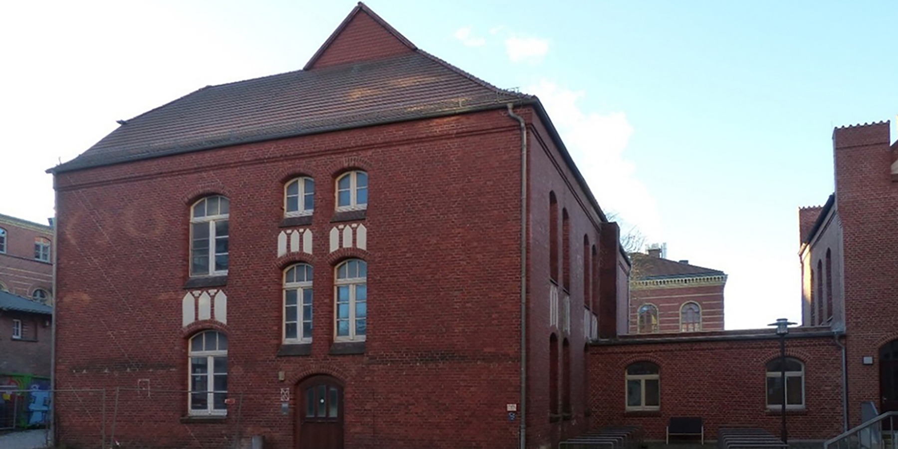 Gebäude vor Beginn der Sanierung - Blick aus Nordost © 2022 SBL Greifswald