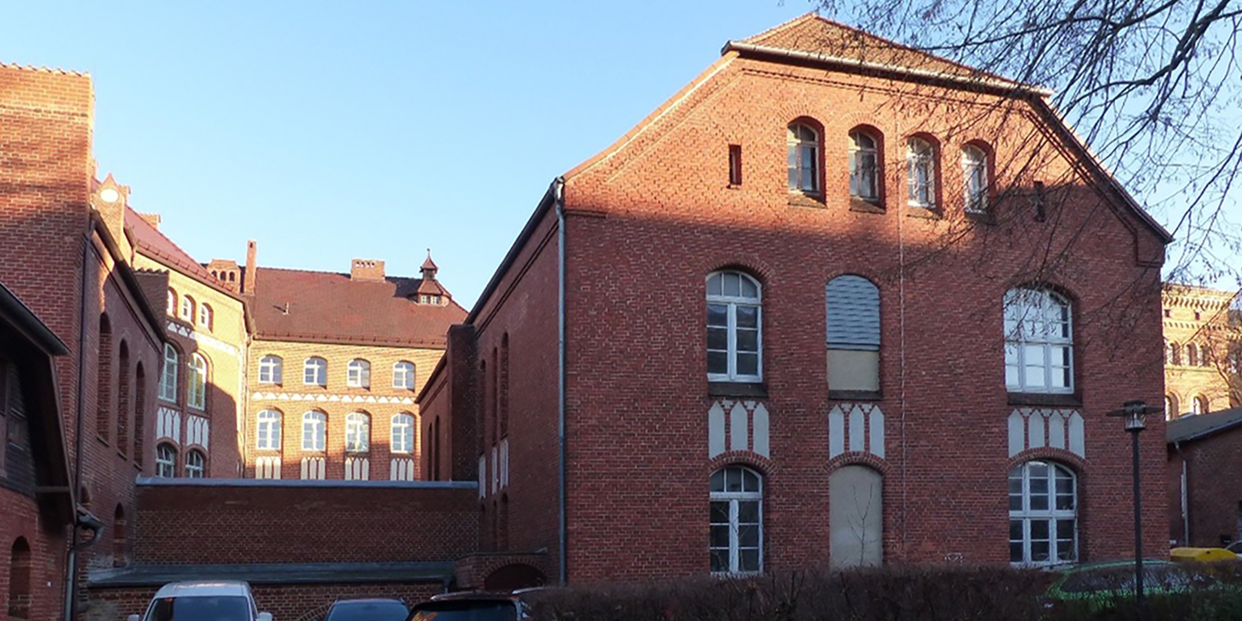 Gebäude vor Beginn der Sanierung - Blick aus West © 2022 SBL Greifswald